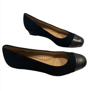 NWOB Trotters Women’s Langley Women’s Black Suede Pewter Toe Wedge 6N Dressy